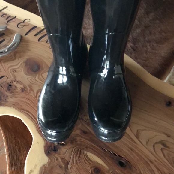 🆕𝐻𝑈𝑁𝑇𝐸𝑅 𝚁𝚊𝚒𝚗𝚋𝚘𝚘𝚝𝚜 - Picture 3 of 8